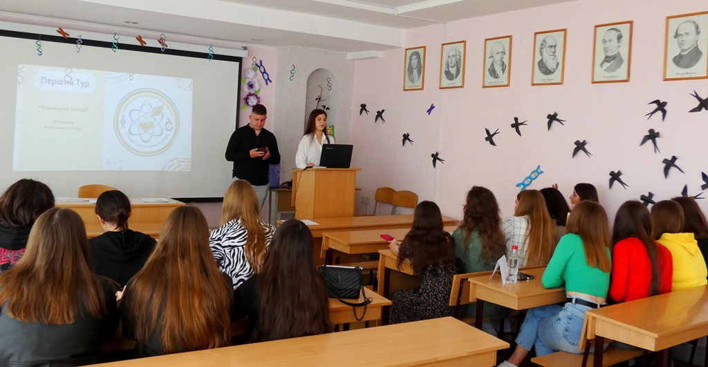   Учасники квізу «Формула часу 85 років хіміко-біологічної родини».jpg